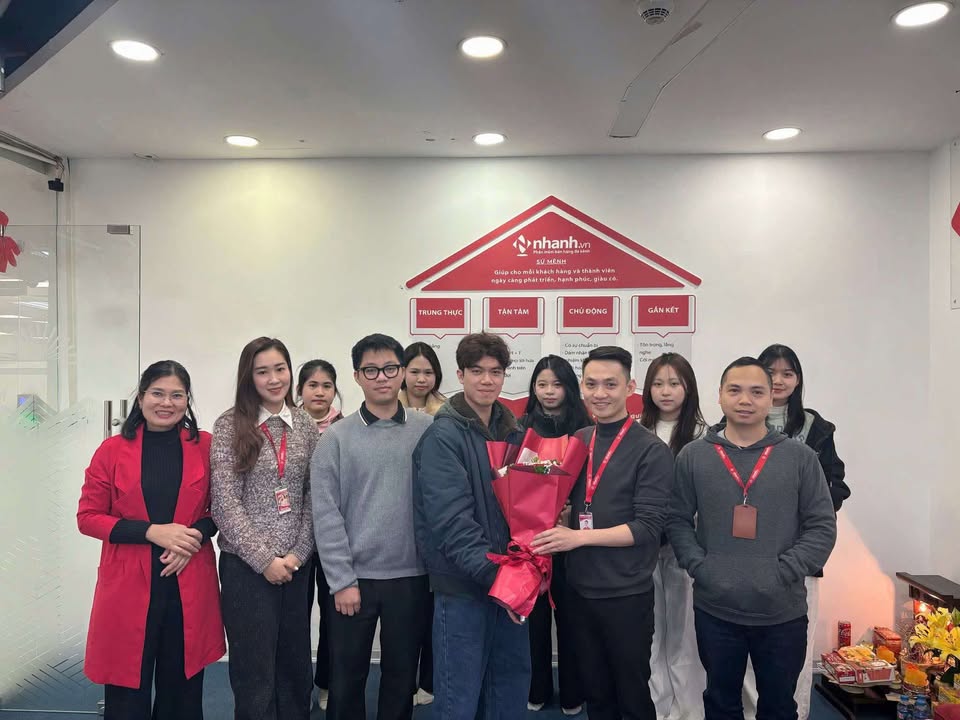 Sinh viên ngành Thương mại điện tử thực tập tại doanh nghiệp Nhanh.vn