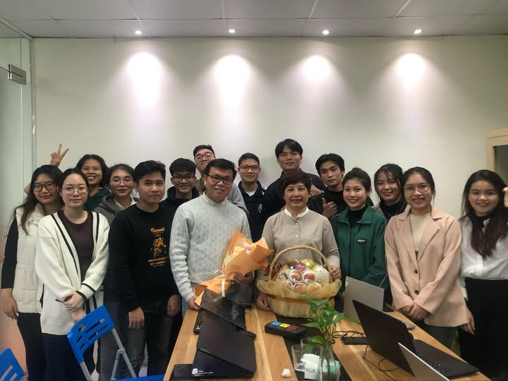 Sinh viên ngành thương mại điện tử thực tập tại Metric.vn