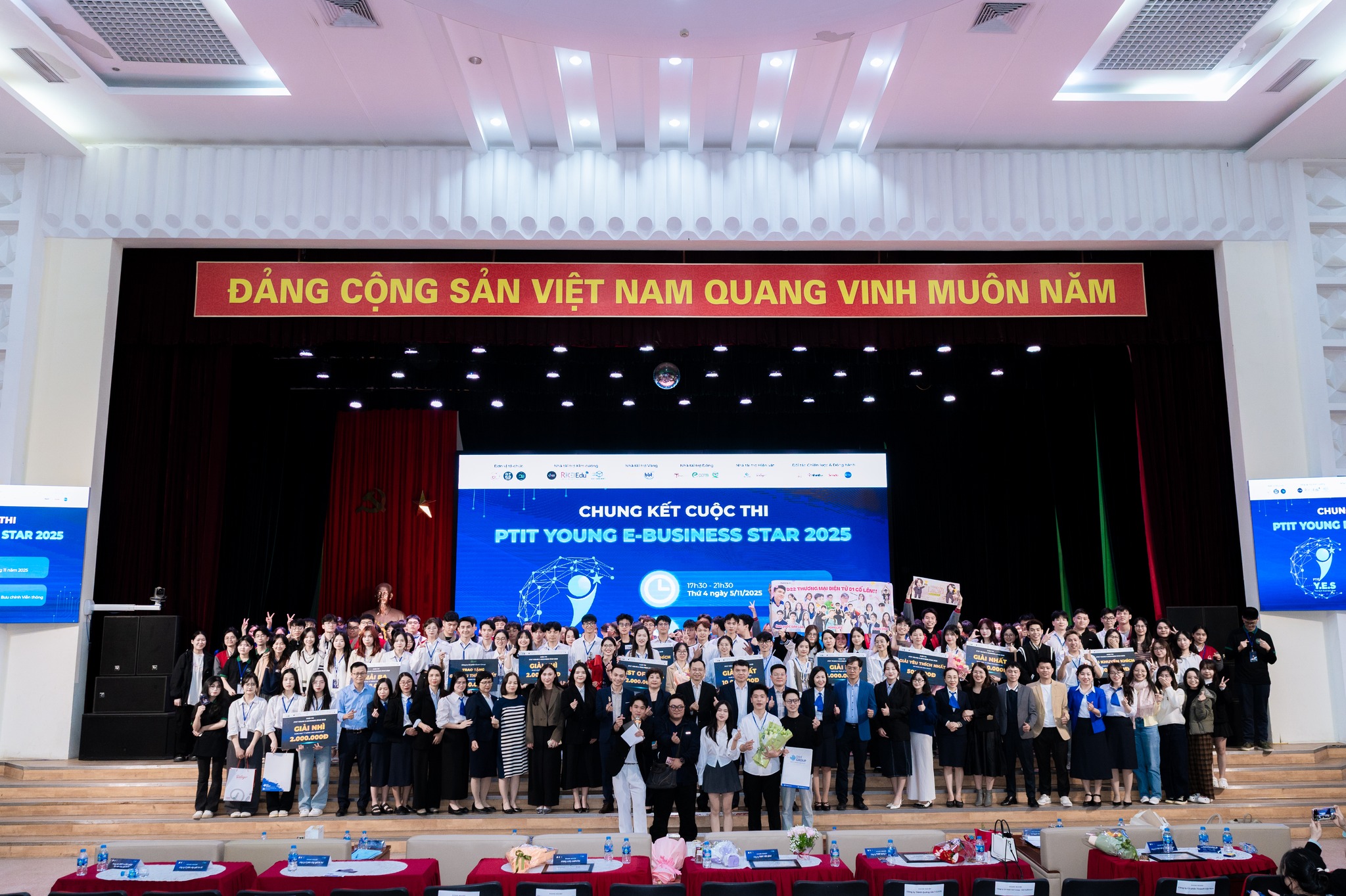 ĐÊM CHUNG KẾT PTIT Y.E.S 2025 – KHƠI DẬY TINH THẦN KHỞI NGHIỆP TRONG KỶ NGUYÊN SỐ