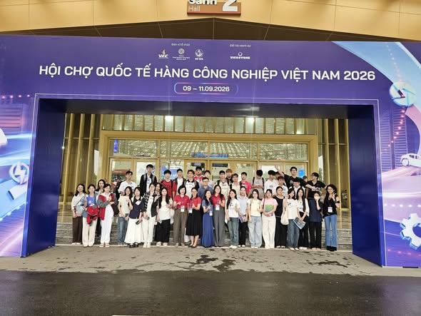 Sinh viên Logistics trong kinh tế tầm thấp trải nghiệm thực tế tại UAV Vietnam 2026